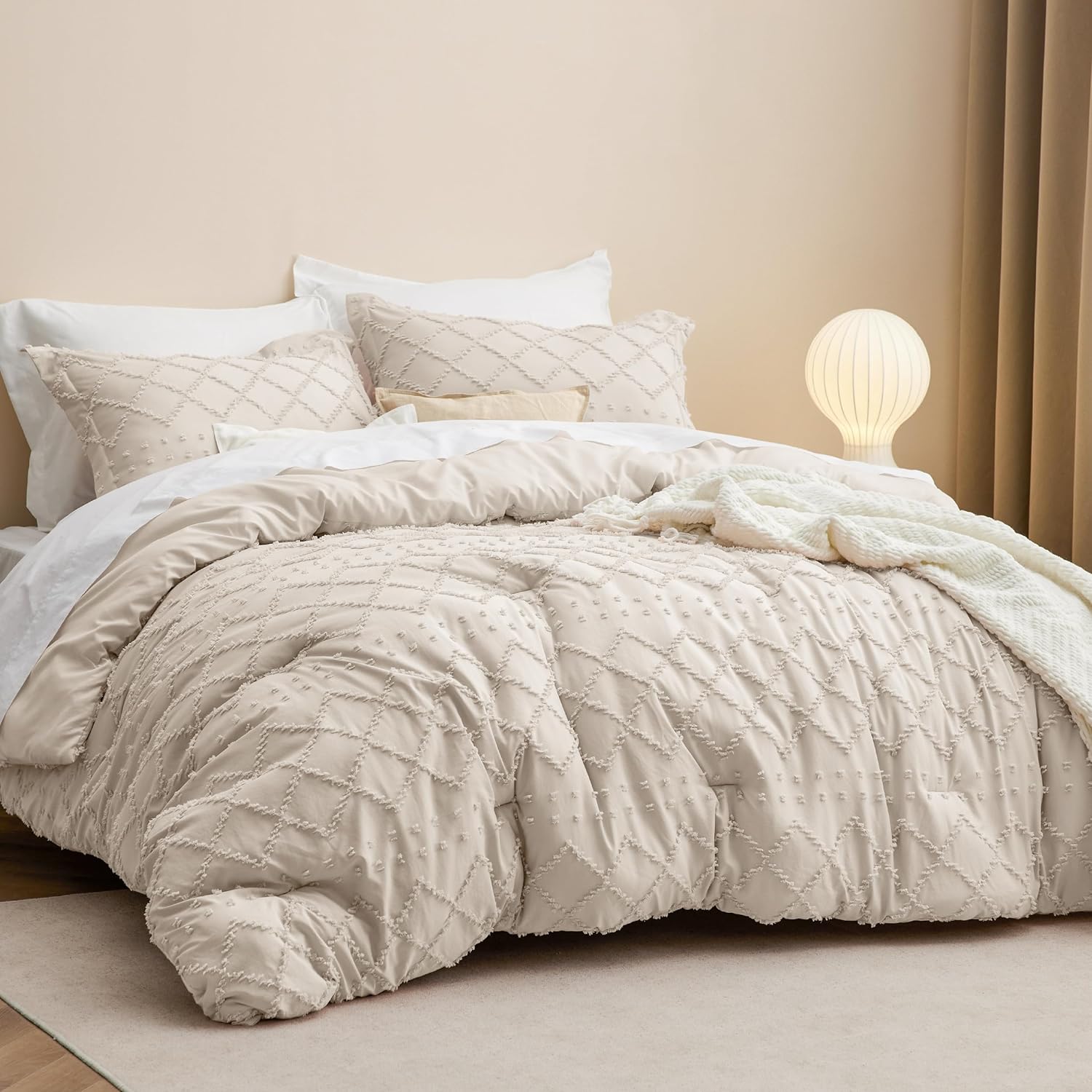 Queen Comforter Set - Beige Comforter, Boho Tufted Shabby Chic Bedding Comforter Set, 3 Pieces Vintage Farmhouse Bed Set for All Seasons, Fluffy Soft Bedding Set with 2 Pillow Shams